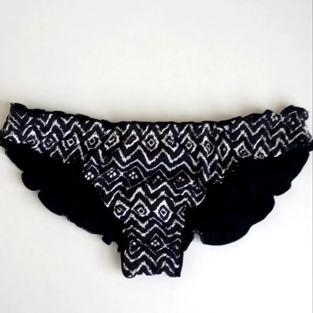 Eberjey Women's Bikini Ruffled Brazilian Sandy Black Zen Stones Nylon Bottom S